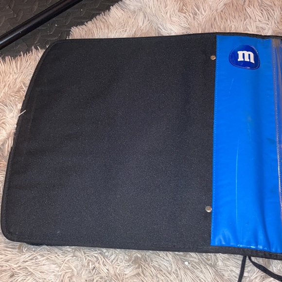 M&Ms Mead zipper three ring binder - Picture 8 of 12